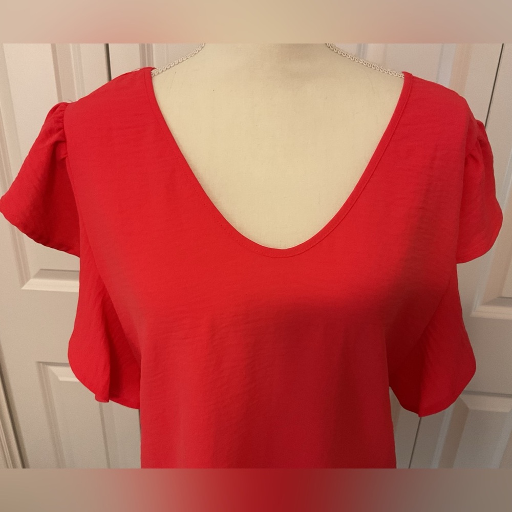 Women's V-Neck Tie Back Flutter Sleeve Blouse NWOT Size Large - Picture 2 of 10
